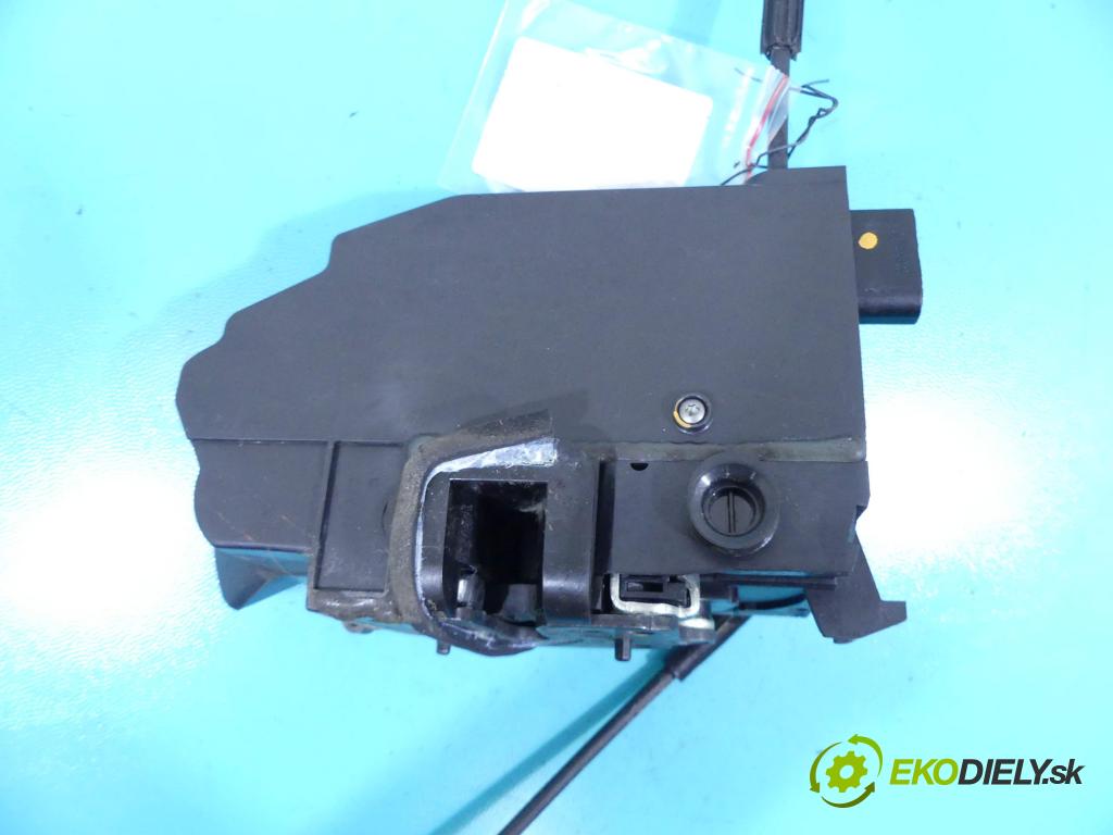 Peugeot 308 II 2013-2021 1.6 THP 125 hp manual 92 kW 1598 cm3 5- zámek přední levý 9807954380