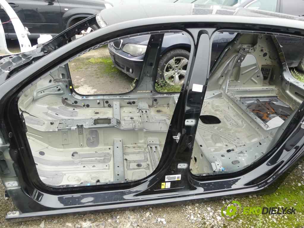 Peugeot 308 II 2013-2021 1.6 THP 125 hp manual 92 kW 1598 cm3 5- práh levý  (Ostatní)