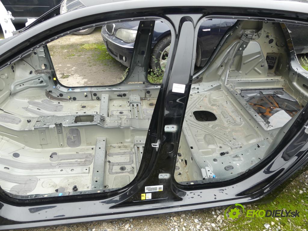 Peugeot 308 II 2013-2021 1.6 THP 125 hp manual 92 kW 1598 cm3 5- práh levý  (Ostatní)