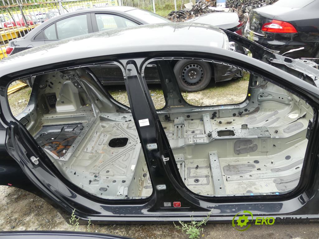 Peugeot 308 II 2013-2021 1.6 THP 125 hp manual 92 kW 1598 cm3 5- práh pravý  (Ostatní)