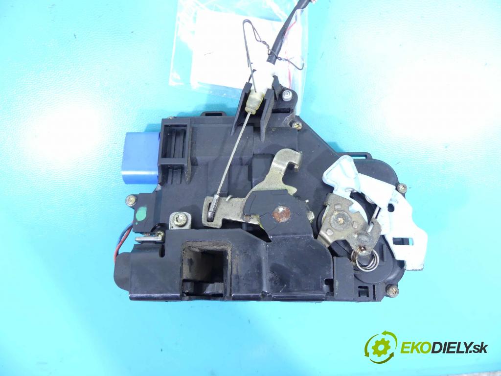 Vw Touareg I 2002-2010 3.0 V6 tdi 224 hp automatic 165 kW 2967 cm3 5- zámek přední pravý 3D1837016