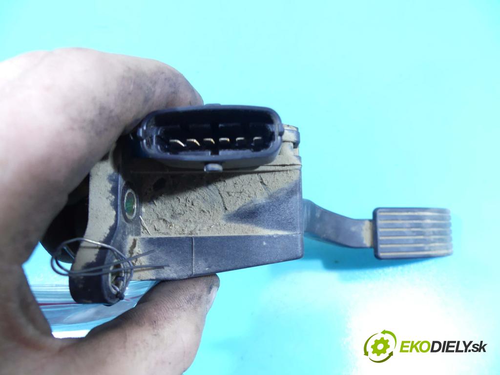 Hyundai Santa Fe 2000-2006 2.0 crdi 113 HP manual 83 kW 1991 cm3 5- pedále 0281002557 (Pedále)