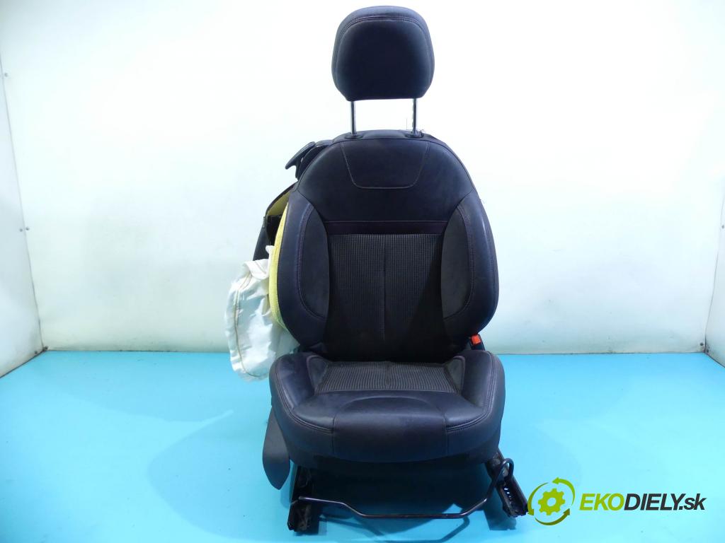 Peugeot 208 I 2012-2019 1.6 hdi 92 HP manual 68 kW 1560 cm3 3- Sedačka pravý  (Sedačky, sedadlá)