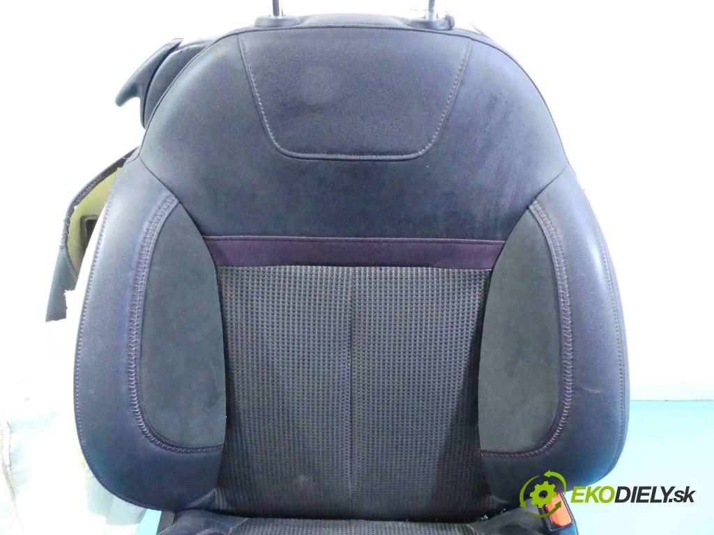 Peugeot 208 I 2012-2019 1.6 hdi 92 HP manual 68 kW 1560 cm3 3- Sedačka pravý  (Sedačky, sedadlá)