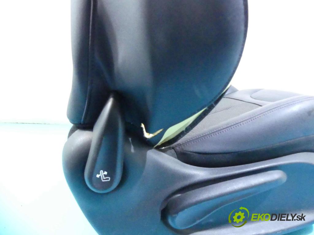 Peugeot 208 I 2012-2019 1.6 hdi 92 HP manual 68 kW 1560 cm3 3- Sedačka pravý  (Sedačky, sedadlá)