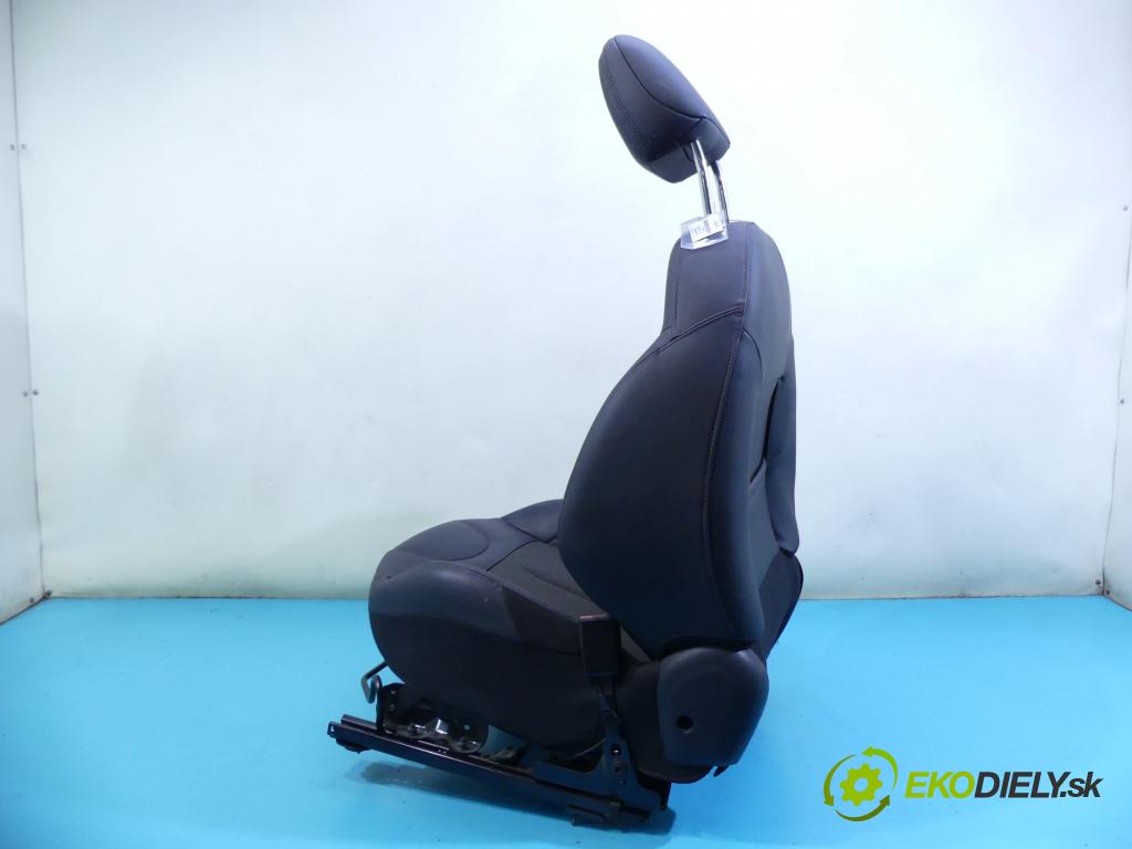 Peugeot 208 I 2012-2019 1.6 hdi 92 HP manual 68 kW 1560 cm3 3- Sedačka pravý  (Sedačky, sedadlá)