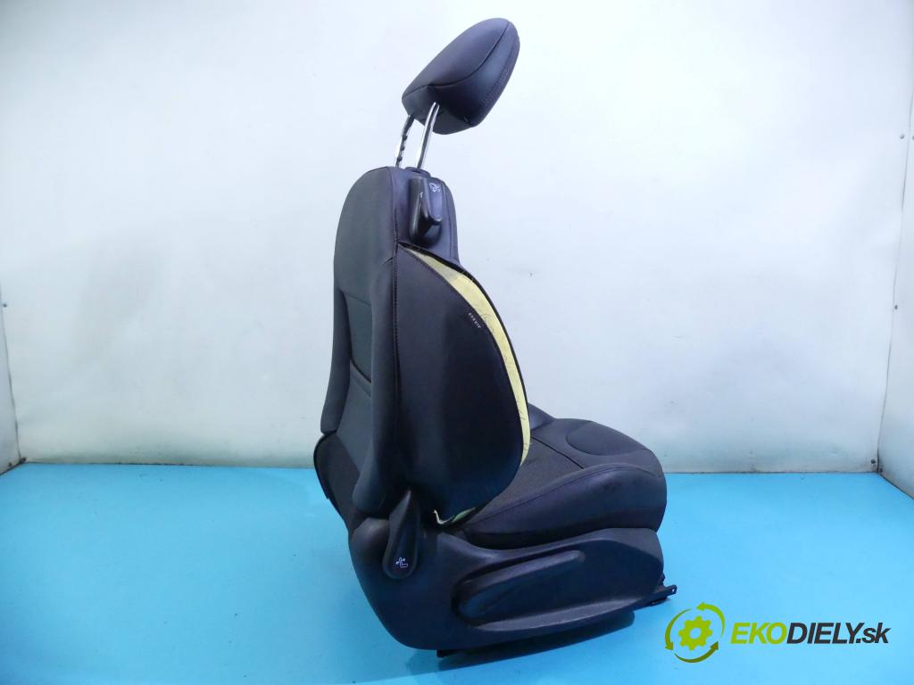 Peugeot 208 I 2012-2019 1.6 hdi 92 HP manual 68 kW 1560 cm3 3- Sedačka pravý  (Sedačky, sedadlá)