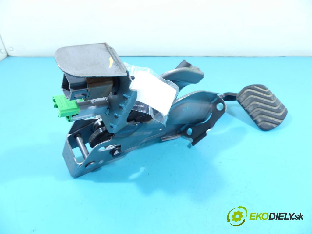 Dacia Sandero III 2020- 1.0 Tce 90 HP automatic 66 kW 999 cm3 5- pedále 180205438R (Pedále)