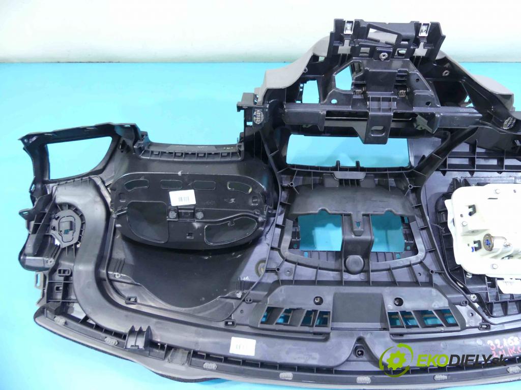 Renault Megane III 2008-2016 1.5 dci 90 HP manual 66 kW 1461 cm3 5- kokpit,pristrojová doska rozdeľovacia
