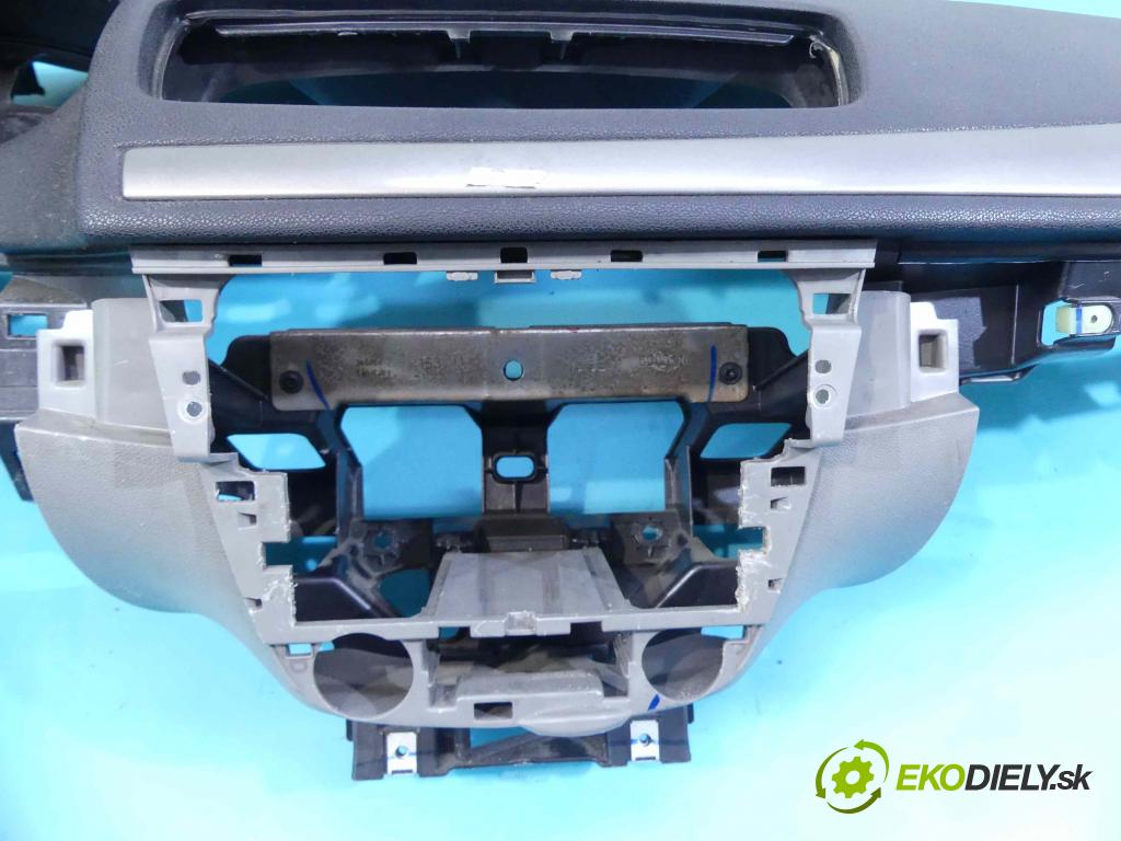 Renault Megane III 2008-2016 1.5 dci 90 HP manual 66 kW 1461 cm3 5- kokpit,pristrojová doska rozdeľovacia