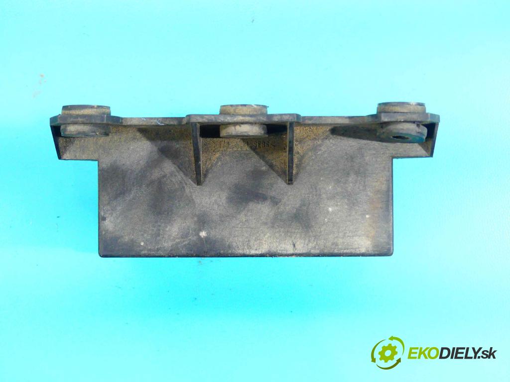 Renault Master II 1998-2010 2.5d 80 HP manual 59 kW 2455 cm3 5- Relé: 7700867558C (Relé)