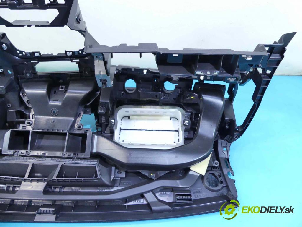 Dacia Sandero III 2020- 1.0 Tce 90 HP automatic 66 kW 999 cm3 5- kokpit,pristrojová doska rozdeľovacia