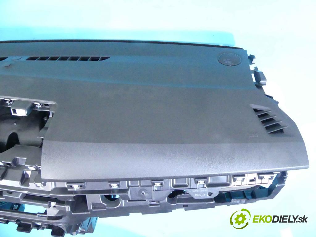 Dacia Sandero III 2020- 1.0 Tce 90 HP automatic 66 kW 999 cm3 5- kokpit,pristrojová doska rozdeľovacia