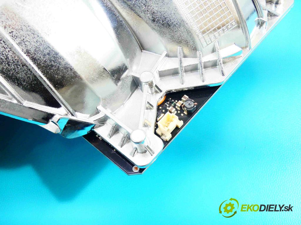 Dacia Sandero III 2020- 1.0 Tce 90 HP automatic 66 kW 999 cm3 5- Reflektor: pravý 00218047 (Pravé)