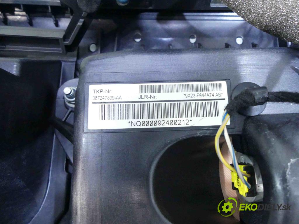 Jaguar XF I X250 2007-2015 3.0 Td V6 275 HP automatic 202 kW 2993 cm3 4- kokpit,pristrojová doska rozdeľovacia