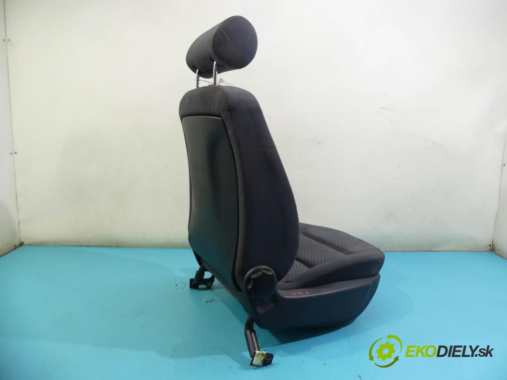 Audi A4 B5 1994-2001 1.8 20v 125 HP manual 92 kW 1781 cm3 5- Sedačka pravý  (Sedačky, sedadlá)