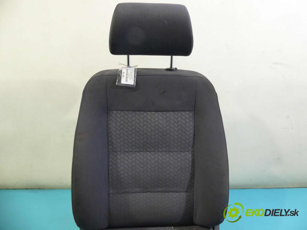 Audi A4 B5 1994-2001 1.8 20v 125 HP manual 92 kW 1781 cm3 5- Sedačka pravý  (Sedačky, sedadlá)