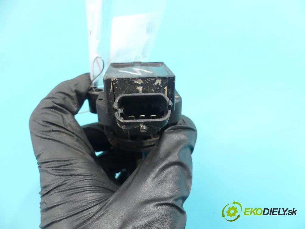 Toyota Corolla E11 1997-2002 1.4 vvti 97KM manual 71 kW 1398 cm3 3- cievka zapaľovacia 0221504016 (Zapaľovacie cievky, moduly)