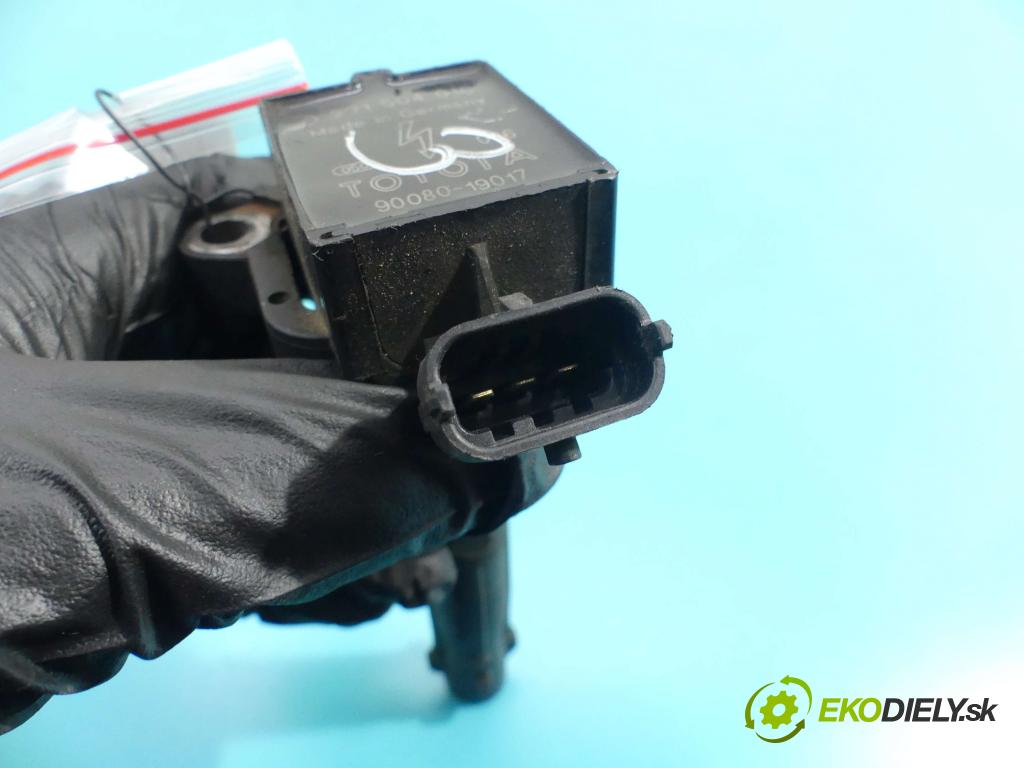 Toyota Corolla E11 1997-2002 1.4 vvti 97KM manual 71 kW 1398 cm3 3- cievka zapaľovacia 0221504016 (Zapaľovacie cievky, moduly)