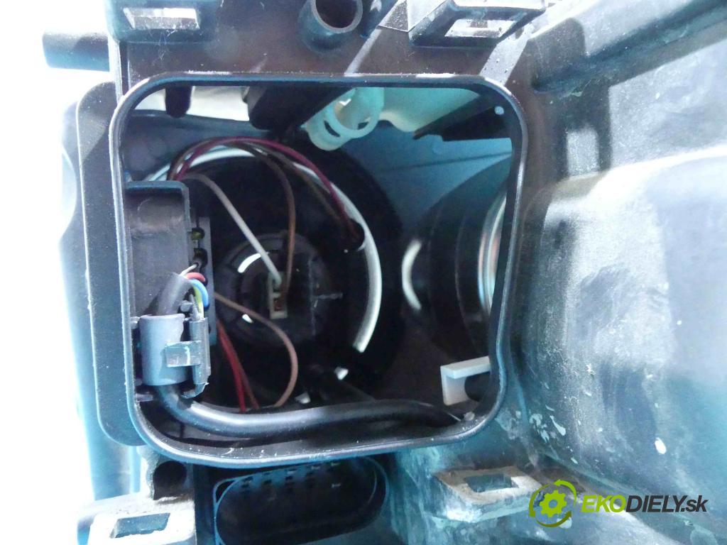 Audi A8 D3 2002-2009 4.0 tdi 275 HP automatic 202 kW 3936 cm3 4- Reflektor: pravý 4E0941030BQ (Pravé)