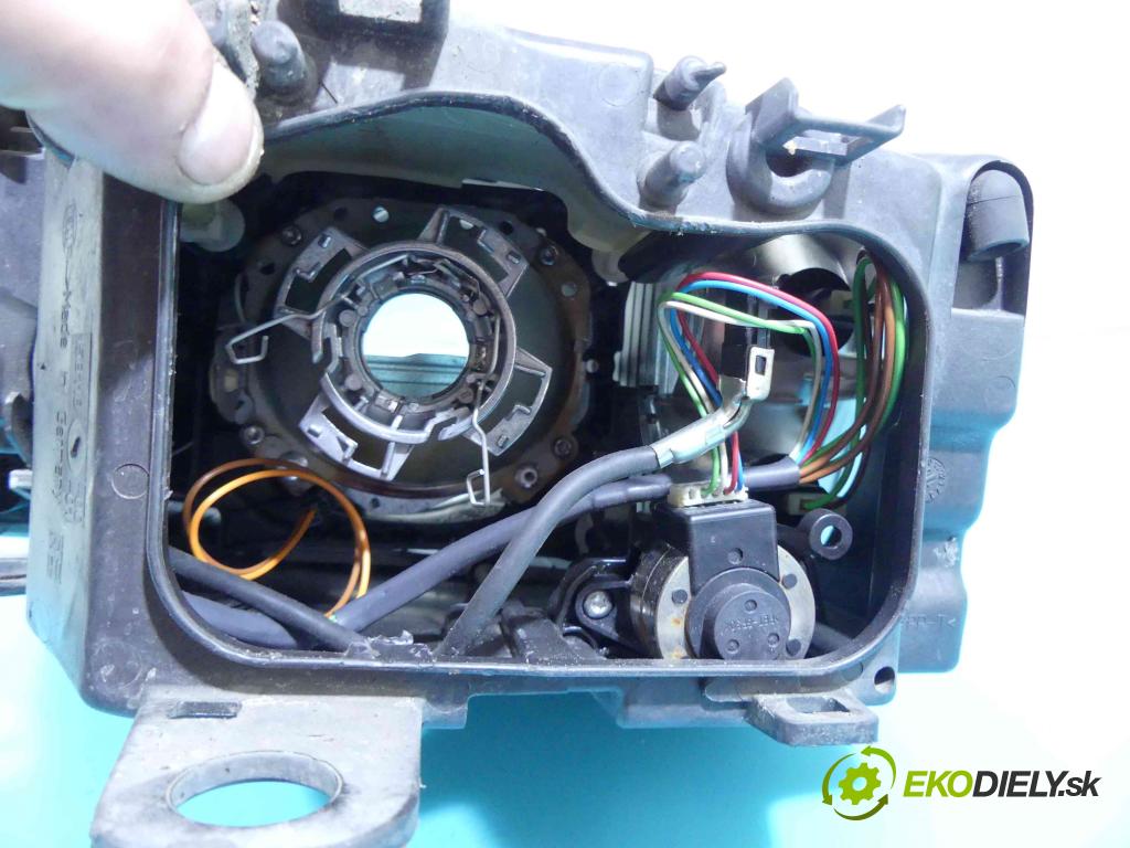 Audi A8 D3 2002-2009 4.0 tdi 275 HP automatic 202 kW 3936 cm3 4- Reflektor: pravý 4E0941030BQ (Pravé)