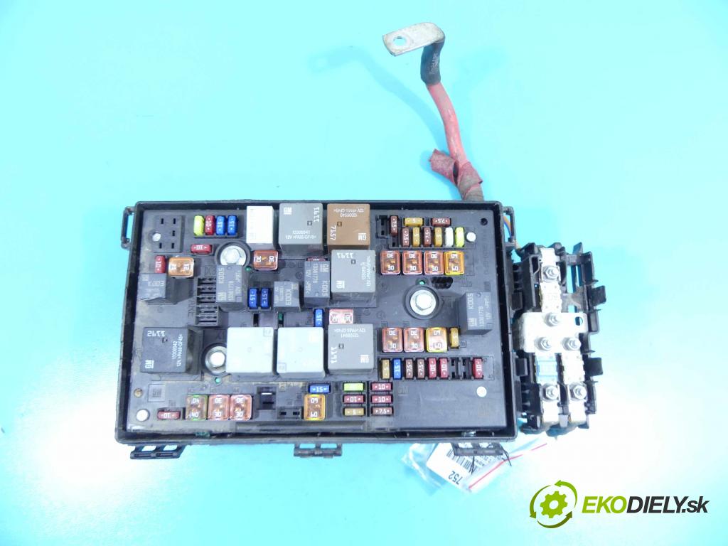 Opel Zafira C 2012-2019 Tourer 2.0 cdti 170 hp automatic 125 kW 1956 cm3 5- skříňka pojistková 13449212 (Pojistkové skříňky)