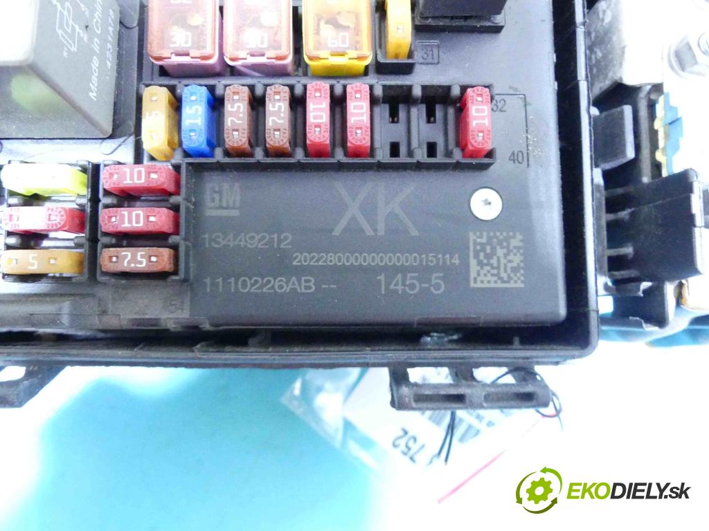 Opel Zafira C 2012-2019 Tourer 2.0 cdti 170 hp automatic 125 kW 1956 cm3 5- skříňka pojistková 13449212 (Pojistkové skříňky)