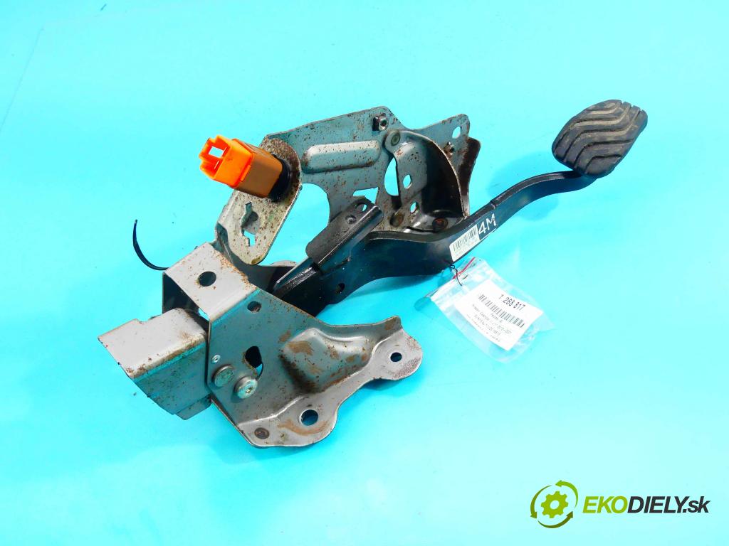 Nissan Qashqai II J11 2013-2021 1.2 T 116 HP manual 85 kW 1197 cm3 5- pedále 465014EA2B (Pedále)