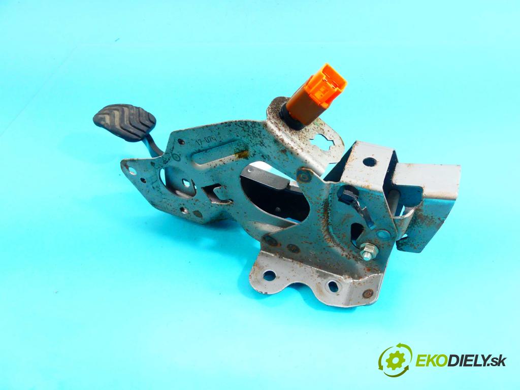 Nissan Qashqai II J11 2013-2021 1.2 T 116 HP manual 85 kW 1197 cm3 5- pedále 465014EA2B (Pedále)