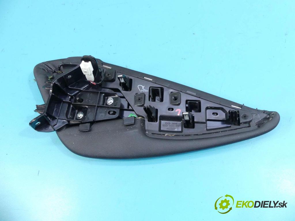 Nissan Qashqai II J11 2013-2021 1.2 T 116 HP manual 85 kW 1197 cm3 5- operadlo 969RK-4EH0A (Lakťové opierky)