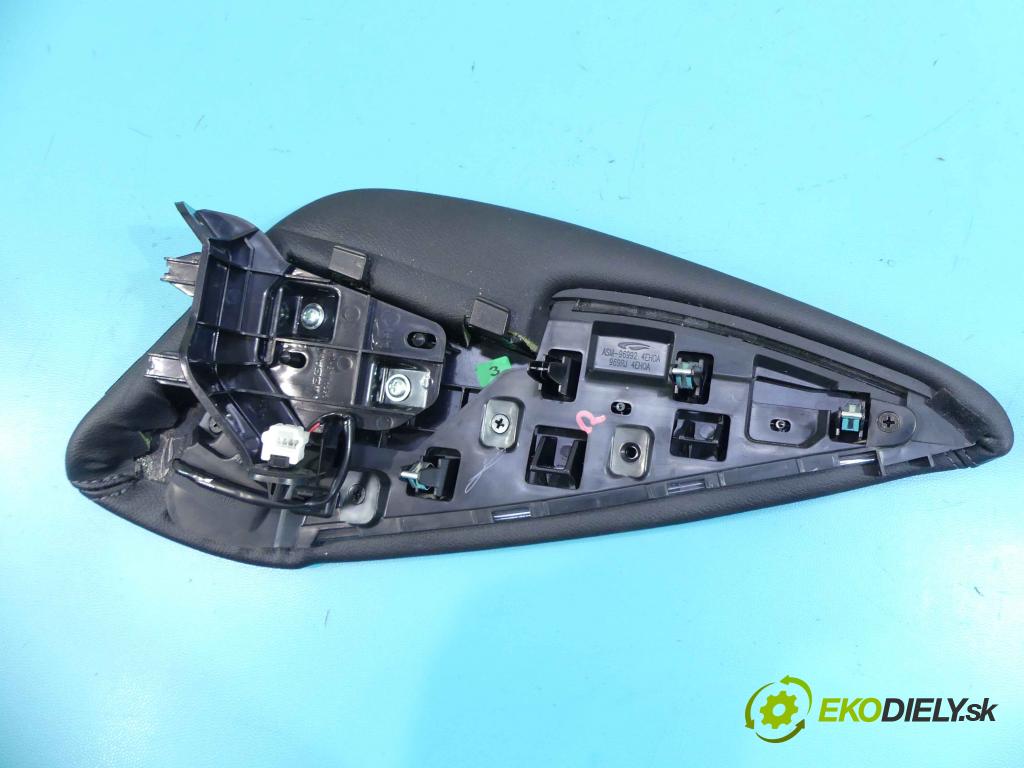 Nissan Qashqai II J11 2013-2021 1.2 T 116 HP manual 85 kW 1197 cm3 5- operadlo 969RK-4EH0A (Lakťové opierky)