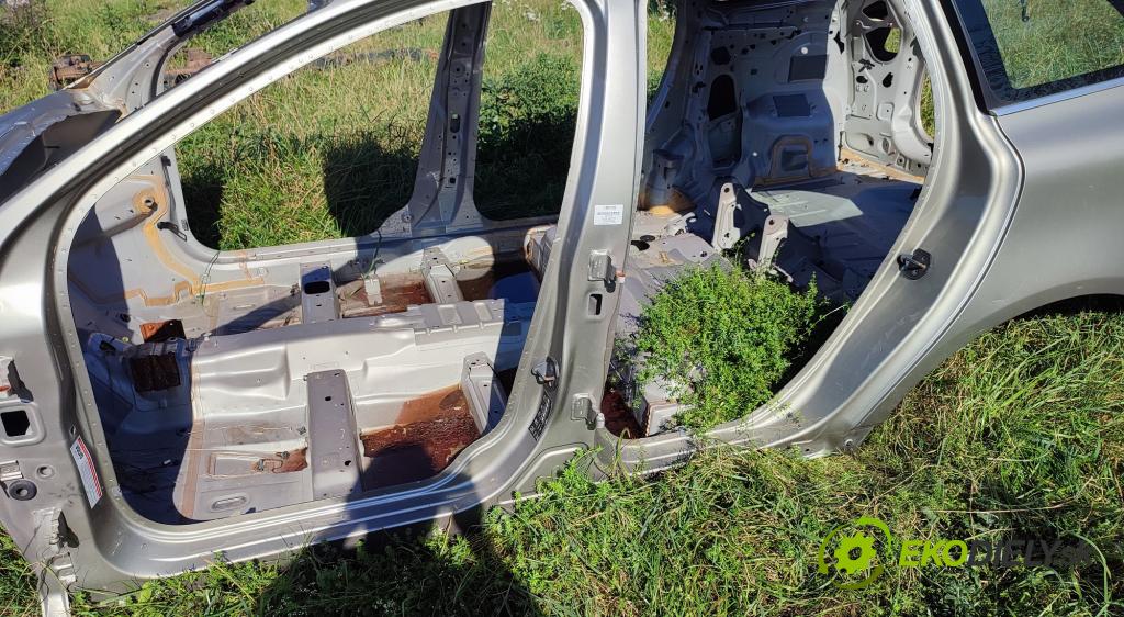 Volvo XC60 I 2008-2017 2.4d 205 hp automatic 151 kW 2400 cm3 5- práh levý  (Ostatní)