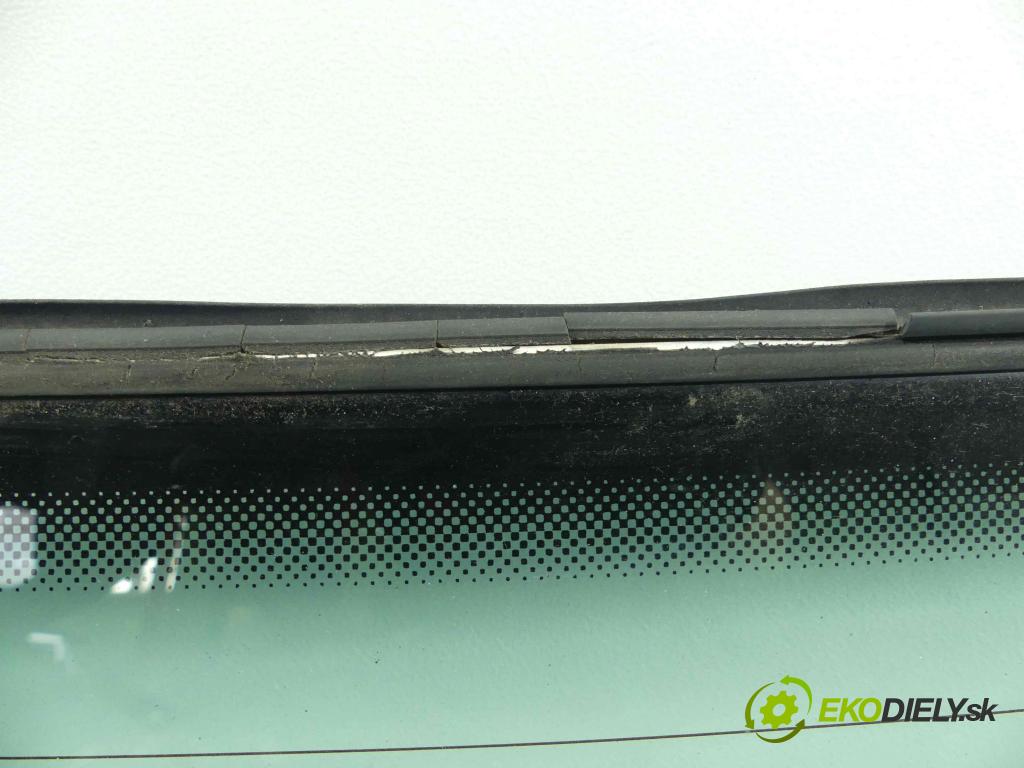 Vw Vento 1.8 75 hp manual 55 kW 1781 cm3 4- sklo zadní  (Okna zadní)