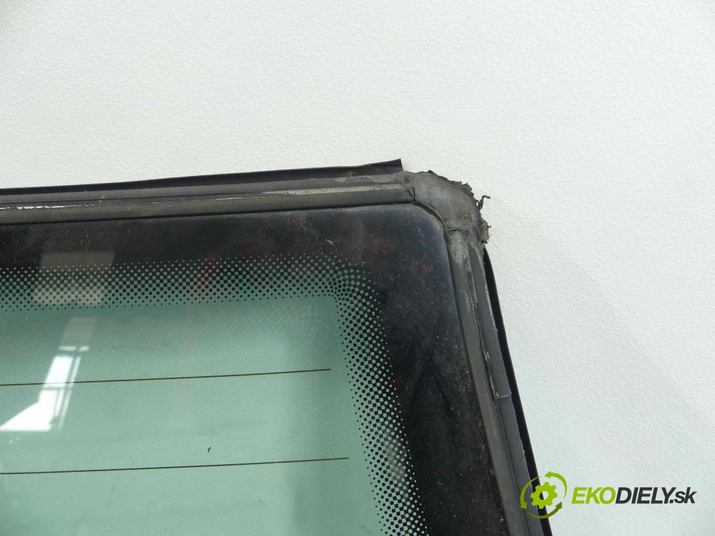 Vw Vento 1.8 75 hp manual 55 kW 1781 cm3 4- sklo zadní  (Okna zadní)