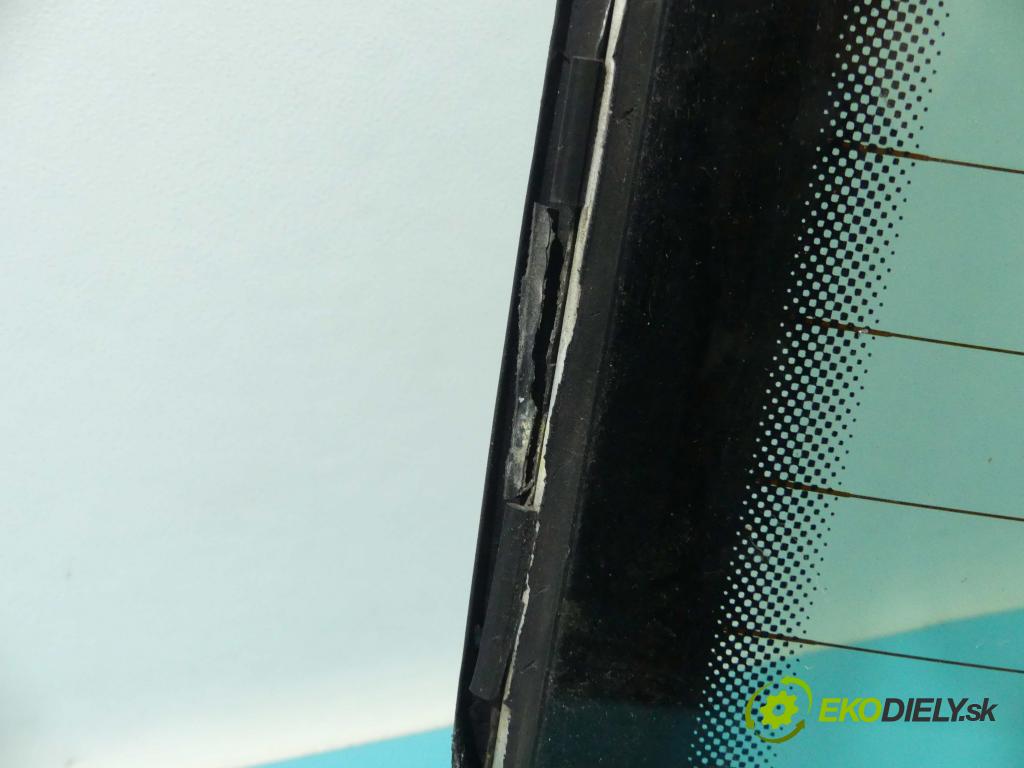 Vw Vento 1.8 75 hp manual 55 kW 1781 cm3 4- sklo zadní  (Okna zadní)