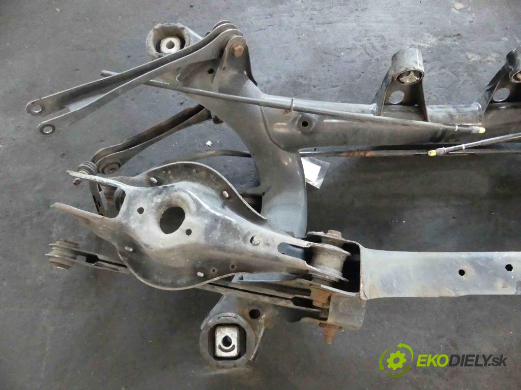 Bmw 3 F30 2011-2018 2.0d 116 hp manual 85 kW 1995 cm3 4- zadní výztuha