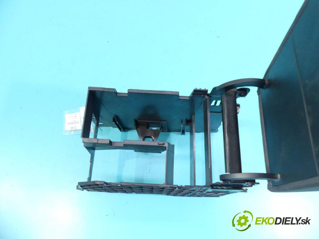 Vw Touran I 2003-2015 1.9 tdi 90 HP manual 66 kW 1896 cm3 5- operadlo 1T0857669 (Lakťové opierky)