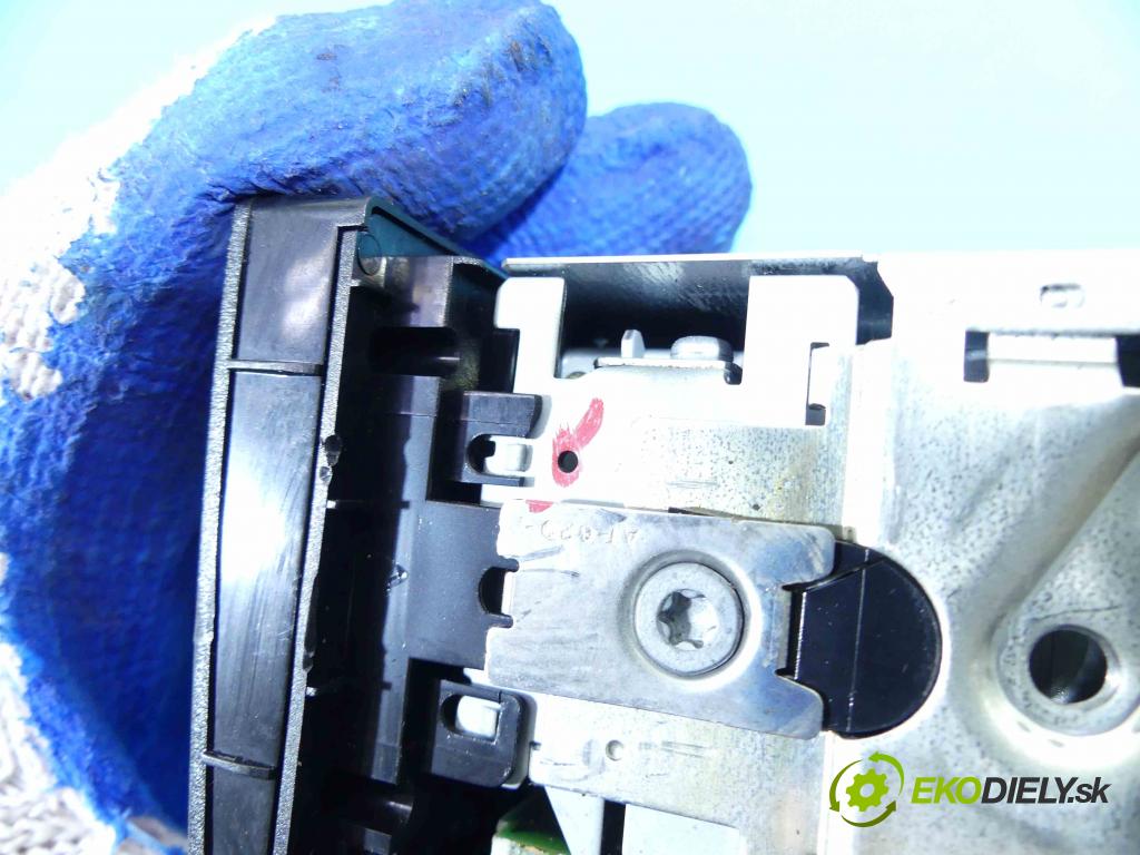 Nissan Micra K12 2003-2010 1.2 16v 80 HP automatic 59 kW 1240 cm3 3- Radio originál 28185BC41A