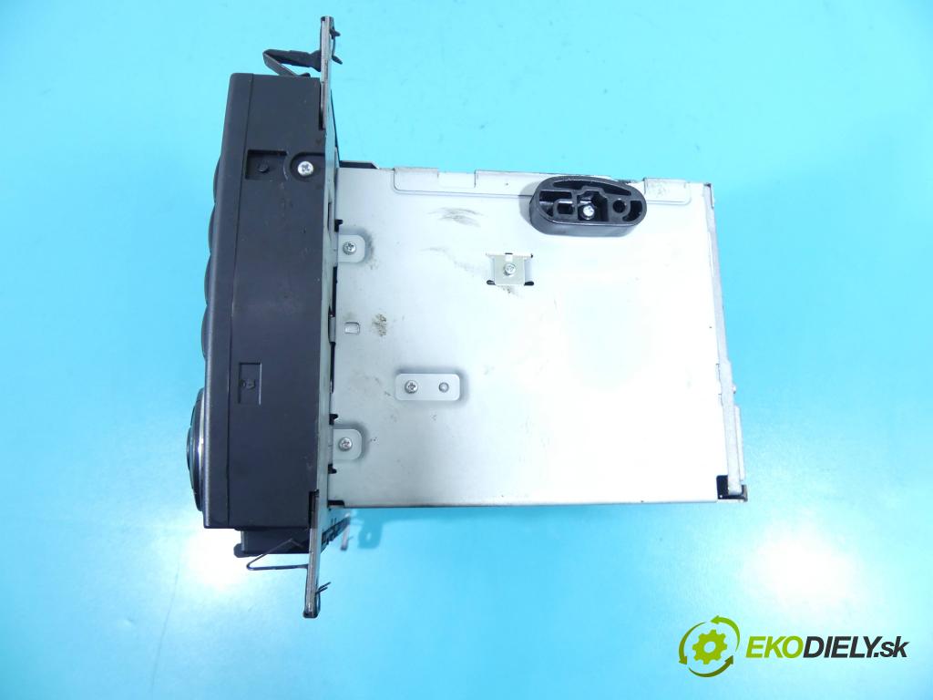 Mercedes C W203 2000-2007 1.8 16v 143 HP manual 105 kW 1796 cm3 3- Radio originál A2038273842
