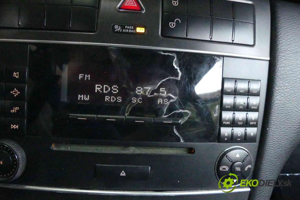 Mercedes C W203 2000-2007 1.8 16v 143 HP manual 105 kW 1796 cm3 3- Radio originál A2038273842