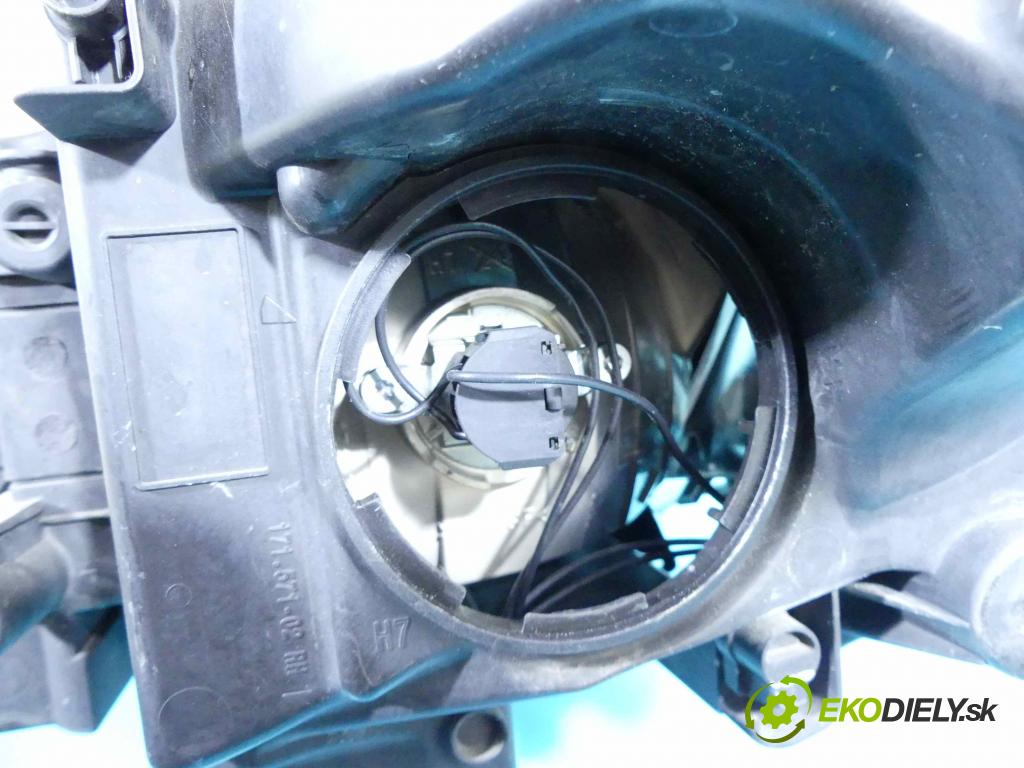 Opel Astra IV 2009-2015 1.6 cdti 110 HP manual 81 kW 1598 cm3 5- Reflektor: pravý 13371596 (Pravé)