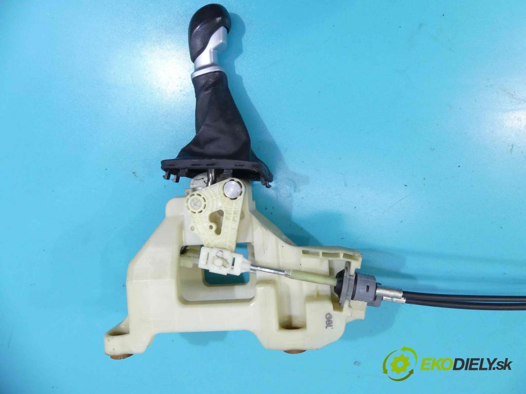 Kia Venga 1.4 16v 90 HP manual 66,2 kW 1396 cm3 5- Páka: Změny: stupeň,rýchlosť  (Rýchlostné páky / kulisy)