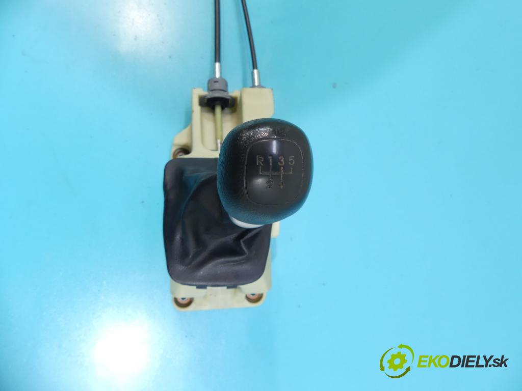 Kia Venga 1.4 16v 90 HP manual 66,2 kW 1396 cm3 5- Páka: Změny: stupeň,rýchlosť  (Rýchlostné páky / kulisy)