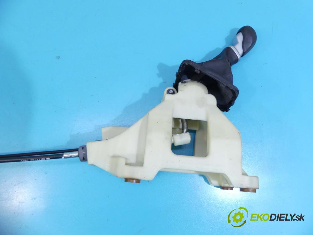 Kia Venga 1.4 16v 90 HP manual 66,2 kW 1396 cm3 5- Páka: Změny: stupeň,rýchlosť  (Rýchlostné páky / kulisy)