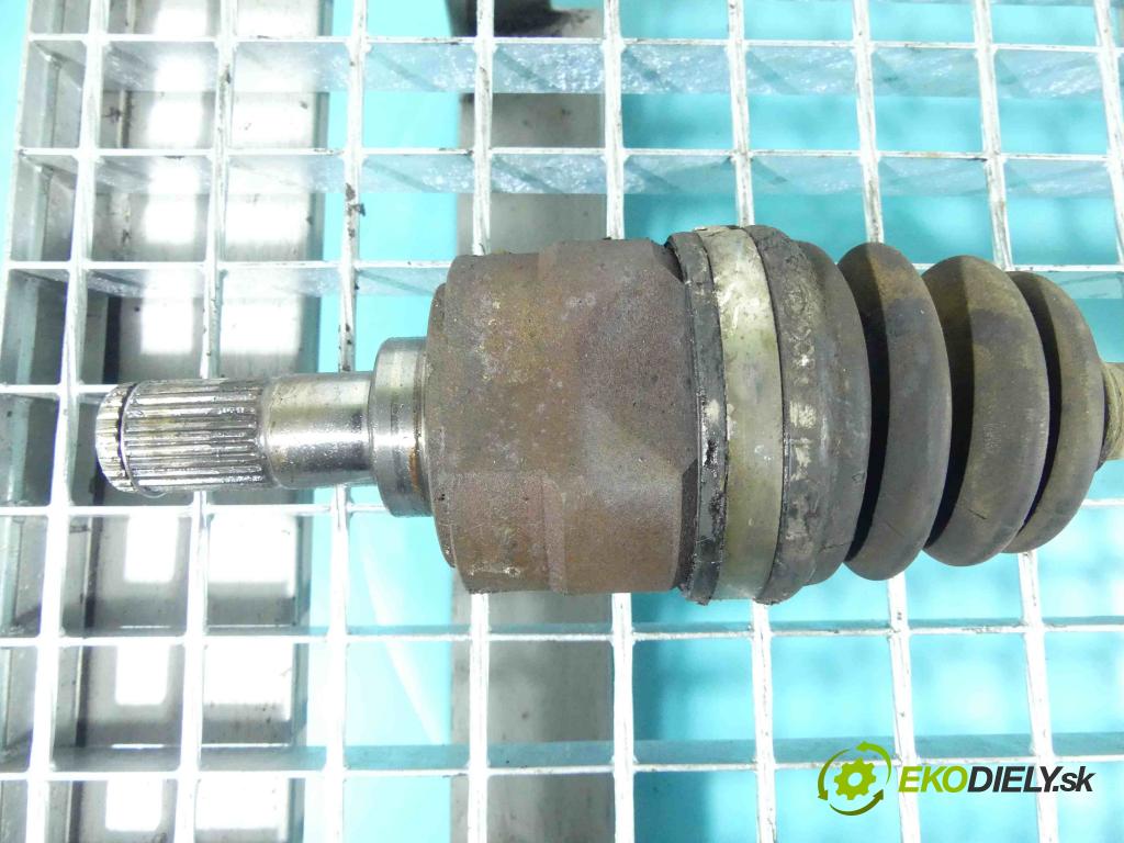 Kia Venga 1.4 16v 90 HP manual 66,2 kW 1396 cm3 5- poloos ľavé  (Poloosy)