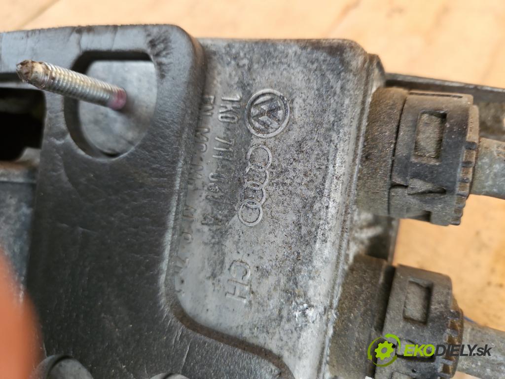 Vw Touran I 2003-2015 1.6 FSI 116 HP manual 85 kW 1598 cm3 5- Páka: Změny: stupeň,rýchlosť 1T0711049L (Rýchlostné páky / kulisy)