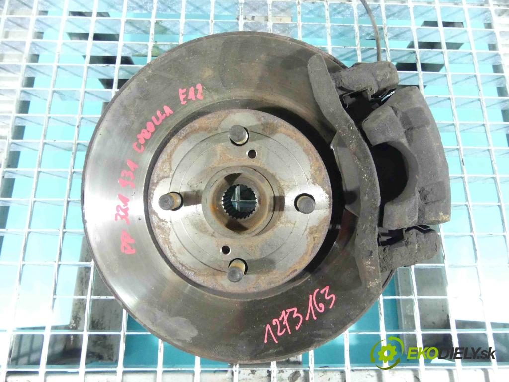 Toyota Corolla E12 2001-2009 2.0 D4D 90 HP manual 66 kW 1995 cm3 5- náboj pravé  (Náboje)