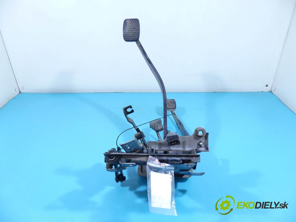 Suzuki Grand Vitara I 1998-2005 2.0 16v 128 HP manual 94 kW 1995 cm3 3- pedále  (Pedále)