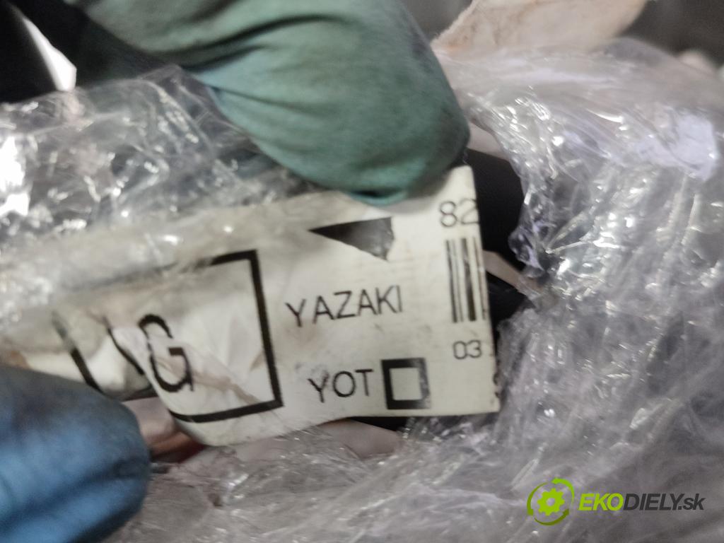 Toyota Corolla E16/E18  2013-2019 1.6 16v 132  HP manual 97 kW 1598 cm3 4- Zväzok: dvere predné vľavo: 82152-OZ630