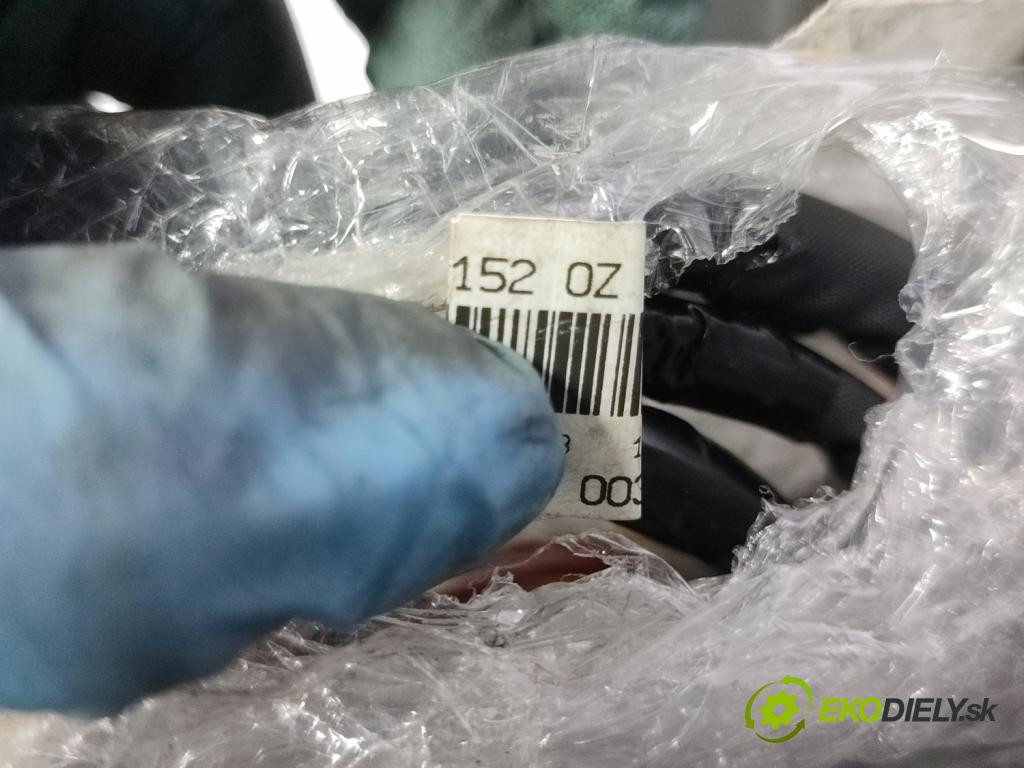 Toyota Corolla E16/E18  2013-2019 1.6 16v 132  HP manual 97 kW 1598 cm3 4- Zväzok: dvere predné vľavo: 82152-OZ630